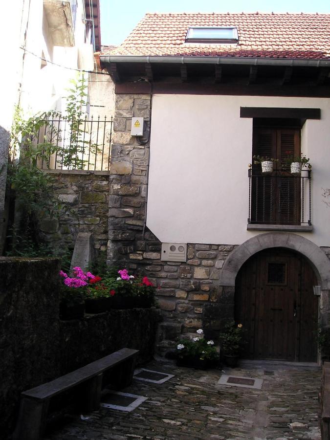Appartement Pedroixko Etxea à Uztarroz Extérieur photo